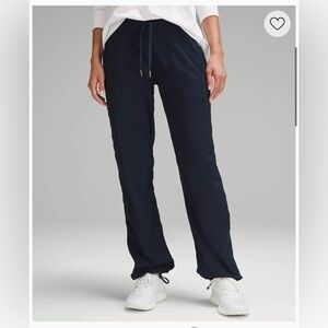 Lululemon true navy dance pants size 6 SHORT